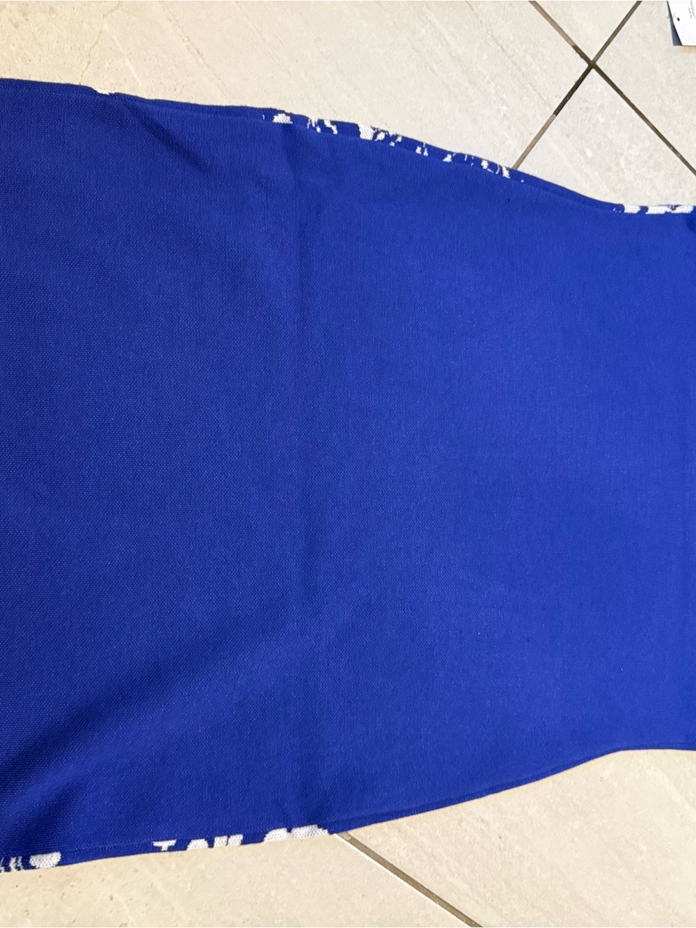 Blue and White Floral Knit Throw Blanket - Unbranded - Picture 3 of 3
